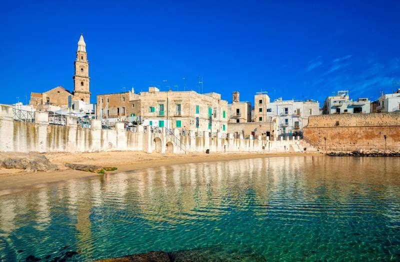 Der Strand der Altstadt von Monopoli