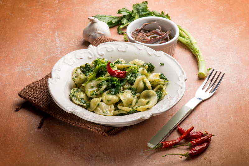 Orecchiette-Nudeln mit Stängelkohl
