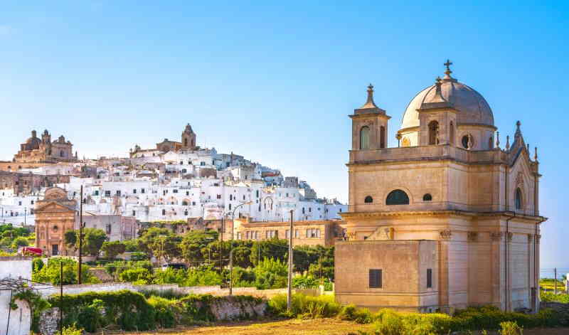 Blick auf die Altstadt von Ostuni von außen