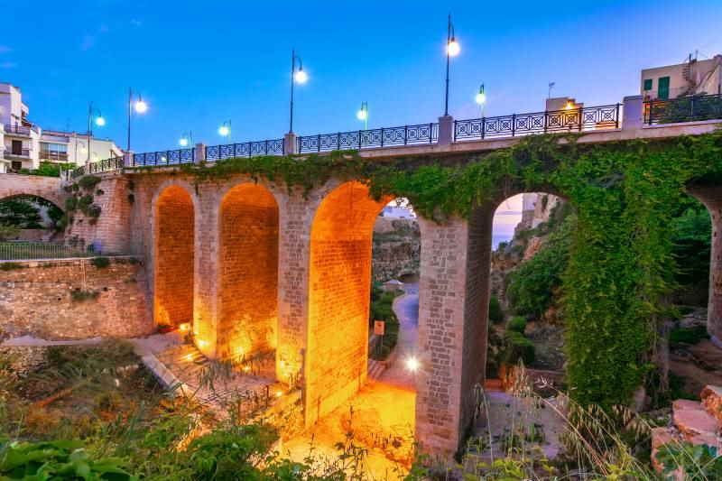 Brücke von Lama Monachile in Polignano a Mare