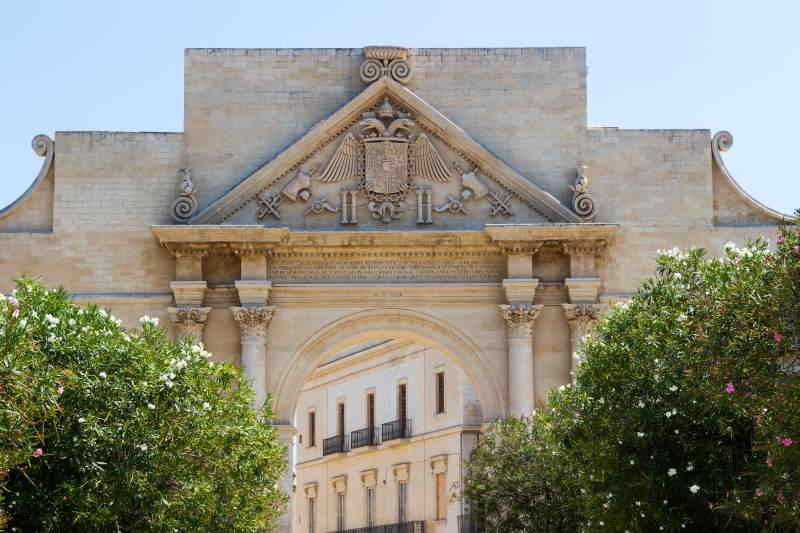 Torbogen der Porta Napoli in Lecce